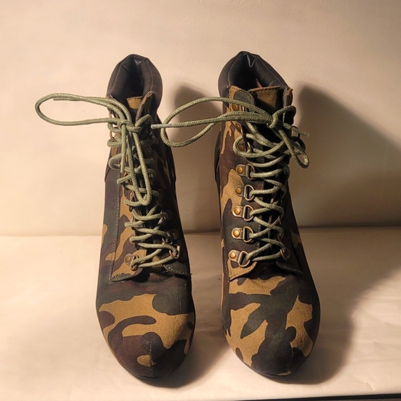 Forever 21 camo stiletto Ankle boot / booties - Picture 3 of 8